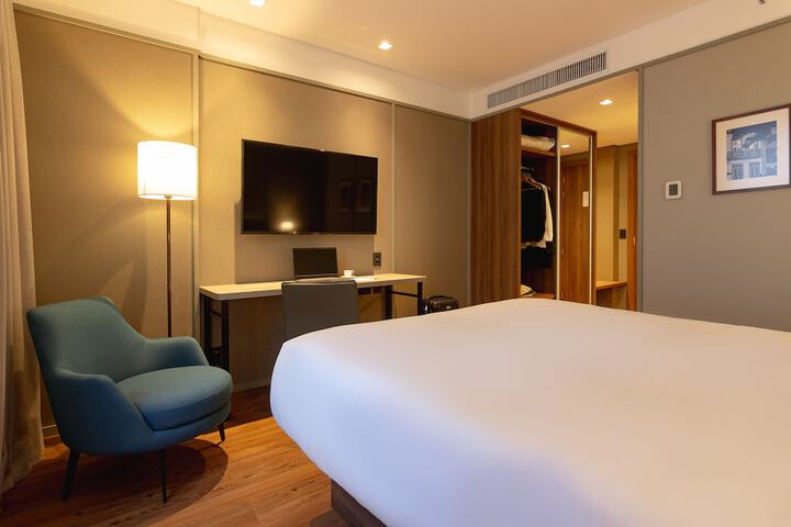 Room 34 of 104