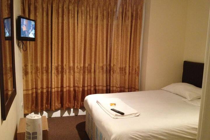 Room 11 of 26
