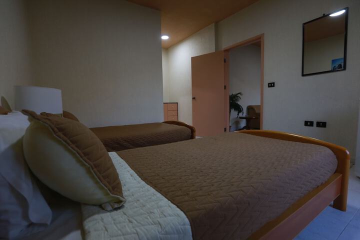 Room 25 of 83
