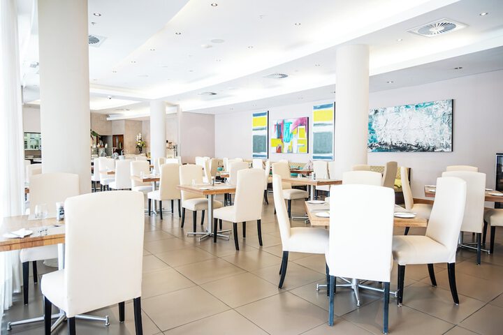 Dining 77 of 147