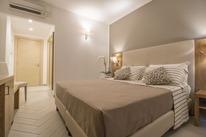 Room 14 of 36