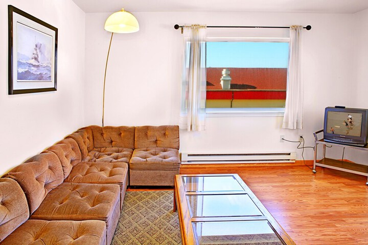 Room 12 of 19