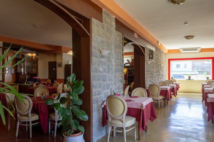 Dining 2 of 4