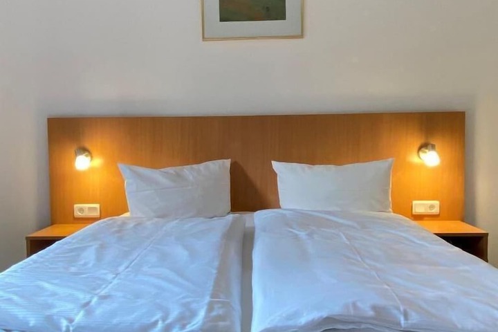 Room 4 of 49