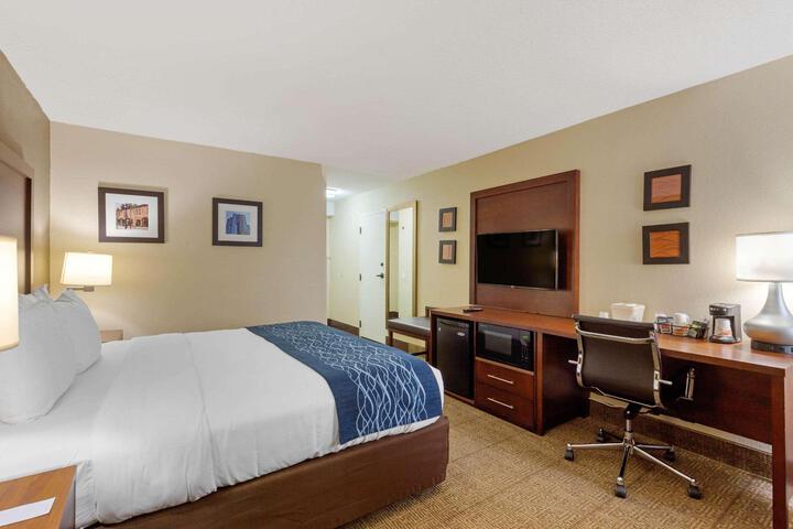 1 King Bed (1 of 18)