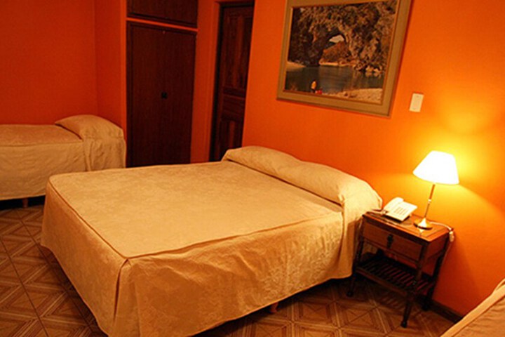 Room 5 of 18
