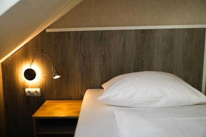 Room 11 of 25