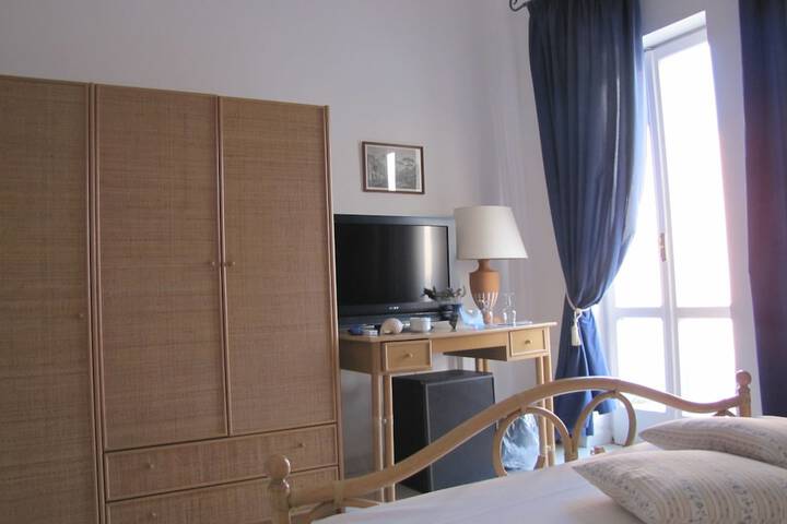 Room 6 of 68