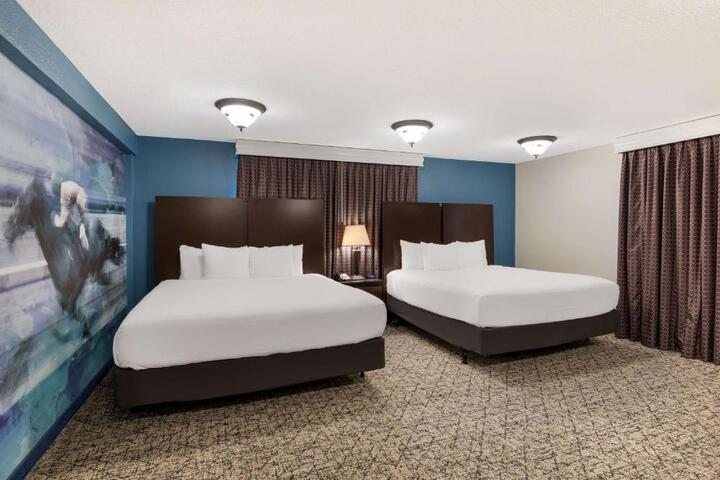 1 King Bed Downstairs High Speed Internet Micro Frig Full Breakfast (16 of 24)