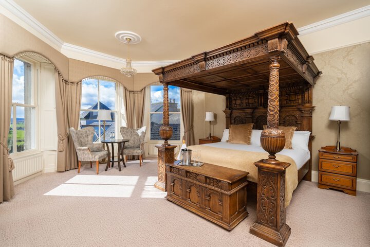 Room 9 of 34