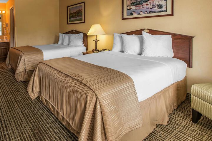 2 Double Beds (3 of 8)