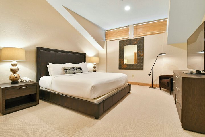 Room 43 of 181
