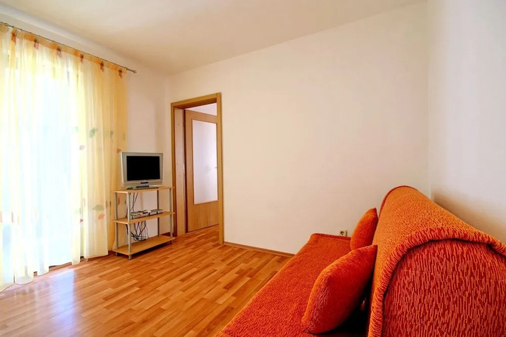 Room 5 of 15