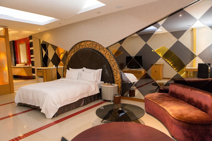 Room 45 of 62