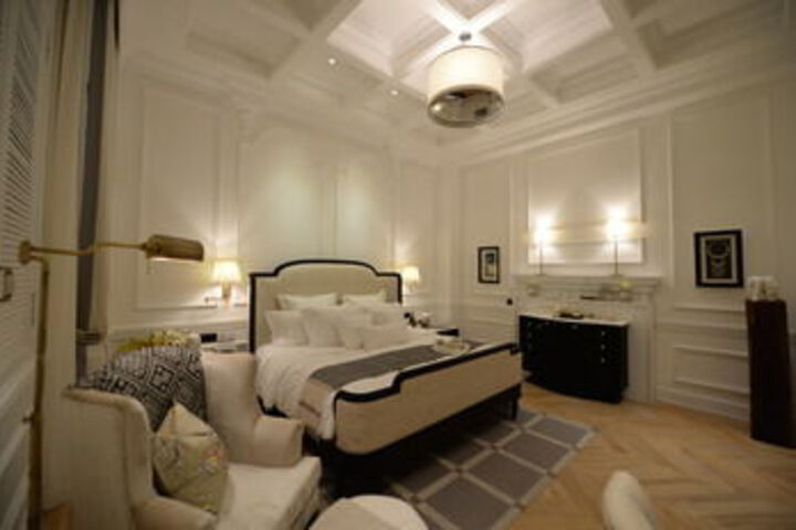 Room 4 of 12