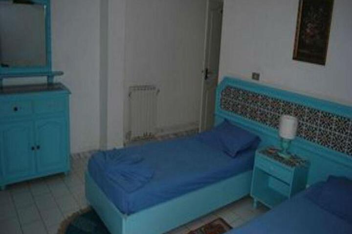 Room 7 of 9