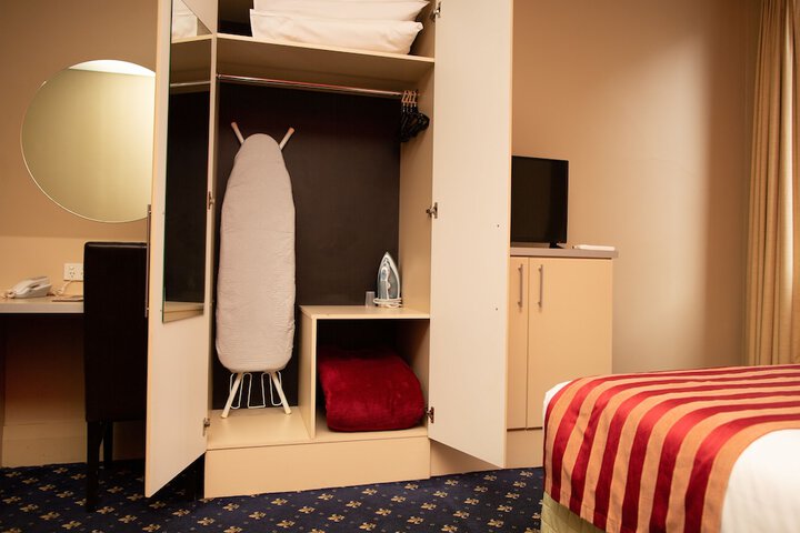 Iron/ironing board