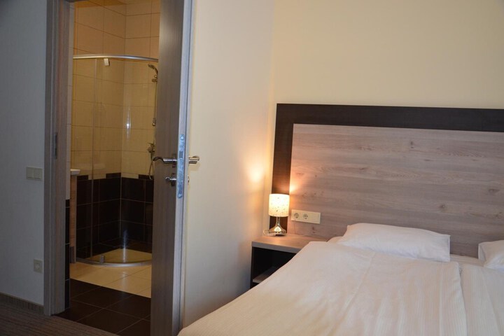 Room 16 of 50