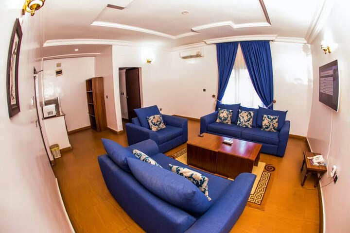 Room 17 of 38