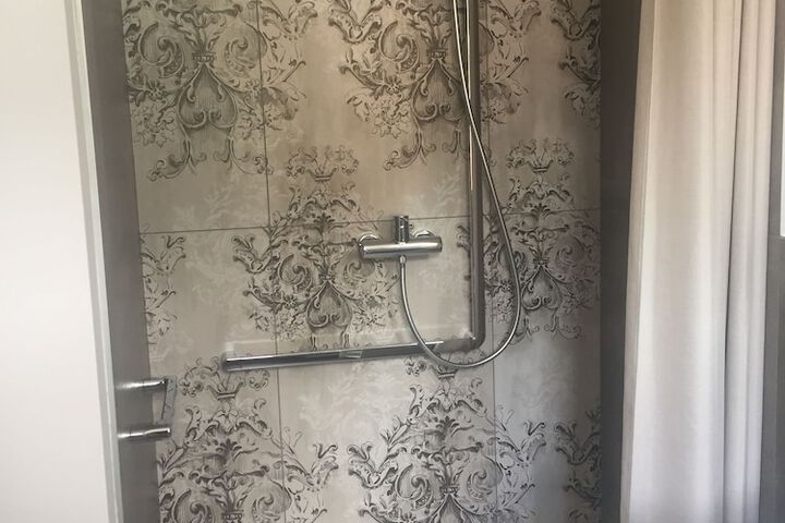 Room 16 of 30