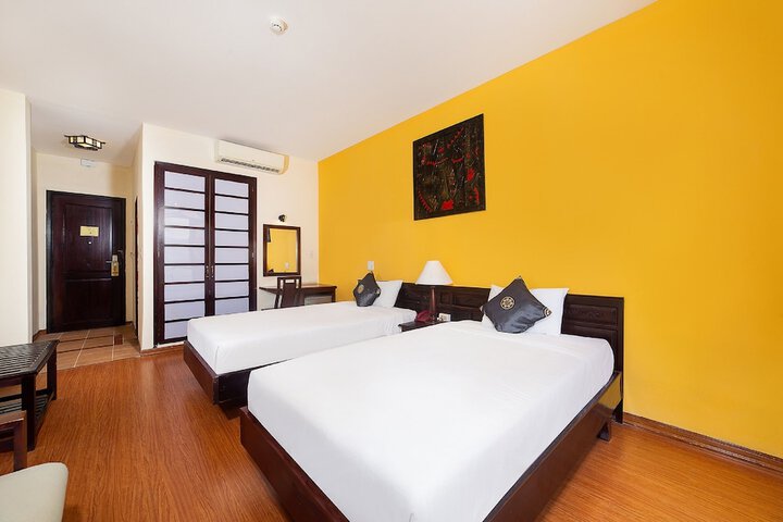 Room 10 of 35