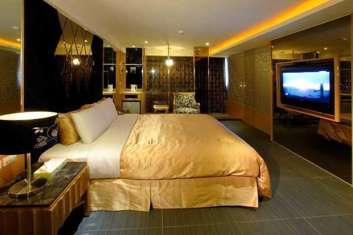 Room 30 of 107