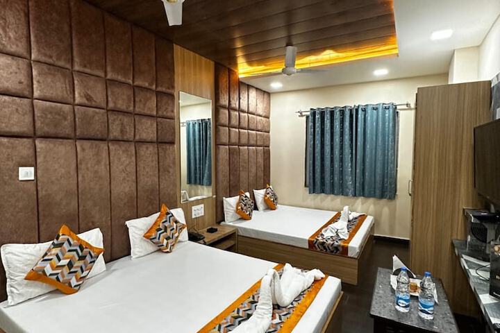 Room 12 of 25
