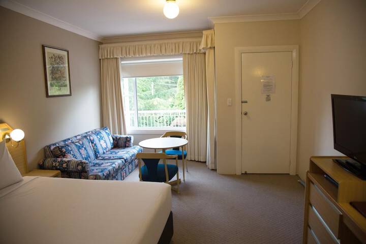 Room 27 of 44