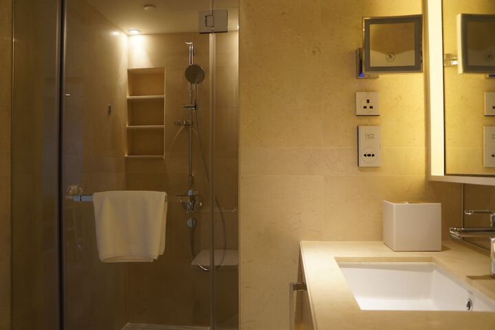 Room 54 of 68