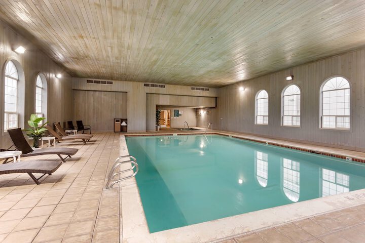 Hotel with Pool