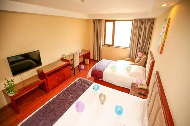 Room 5 of 11