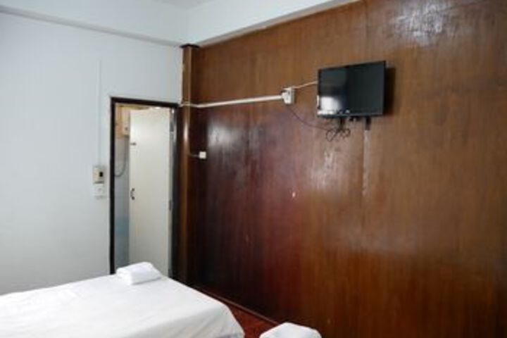 Room 16 of 20