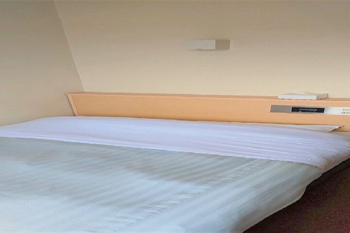 Room 8 of 37