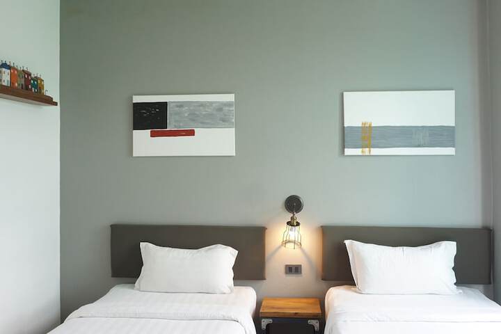 Room 17 of 49