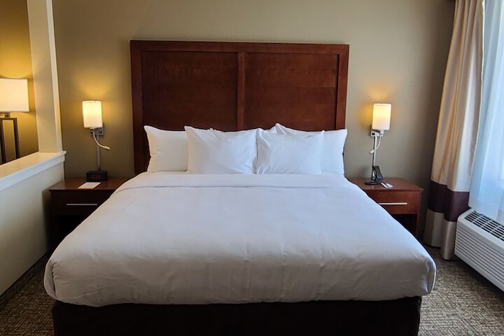 1 King Bed (16 of 26)