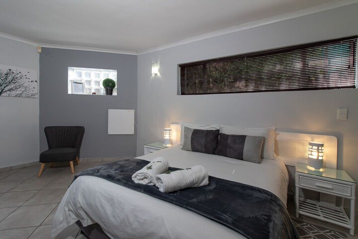 Room 2 of 27