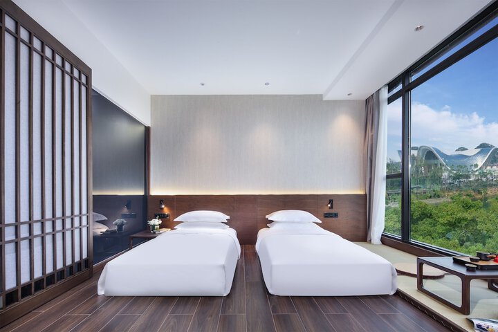 Room 32 of 102