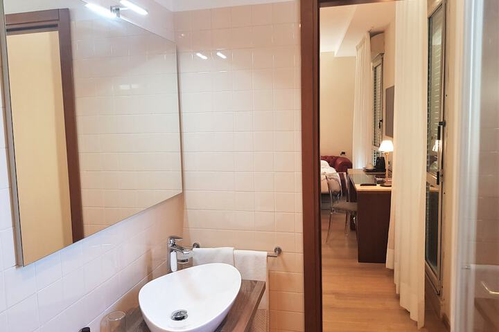 Room 30 of 37