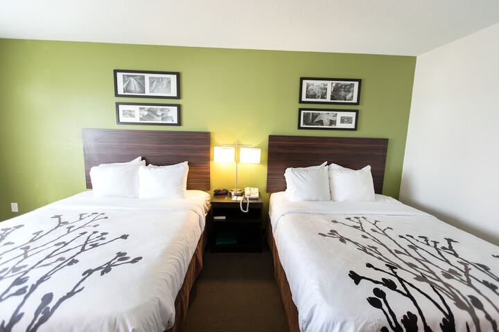 2 Queen Beds (6 of 17)