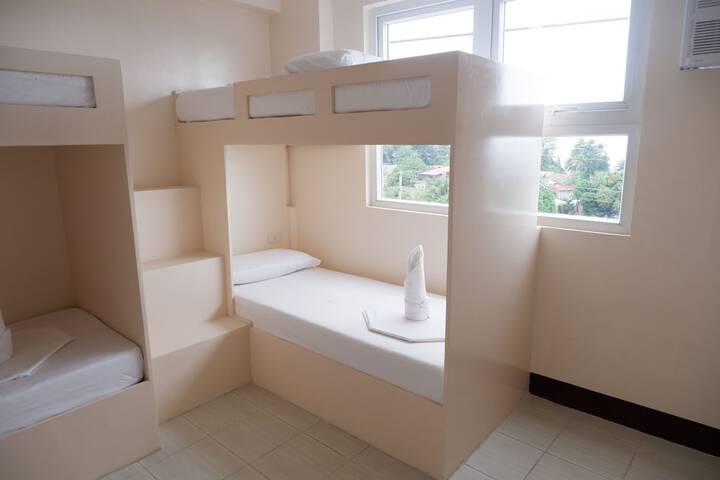Room 3 of 90