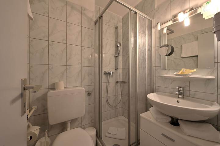 Room 44 of 77
