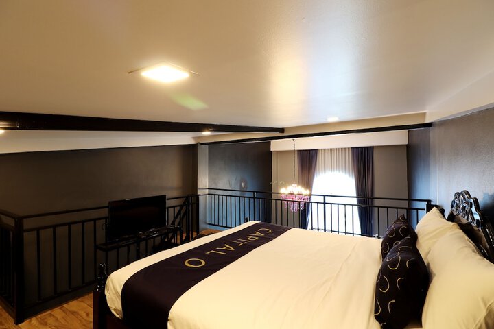 Room 44 of 99