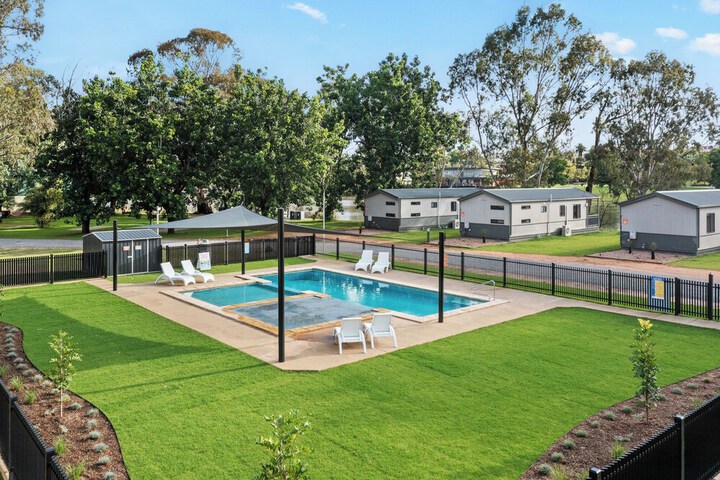 Pool 52 of 73