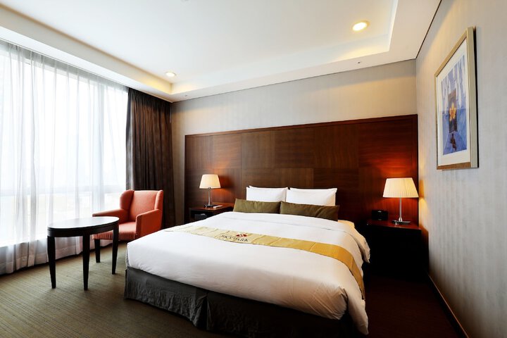 Room 14 of 32