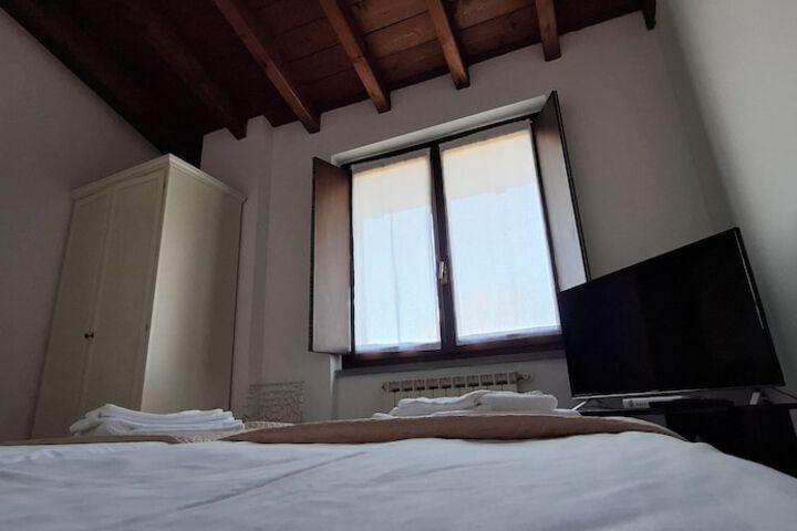 Room 5 of 39