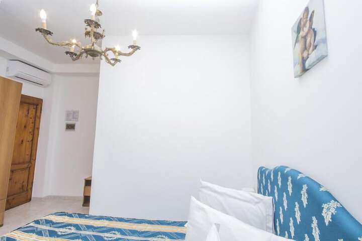 Room 2 of 23