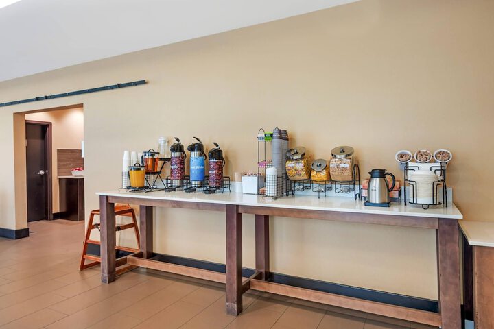 Breakfast/Coffee Service 60 of 73