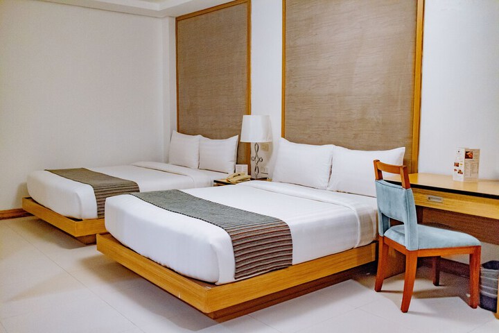 Room 6 of 15