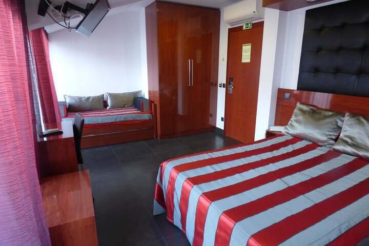 Room 2 of 49