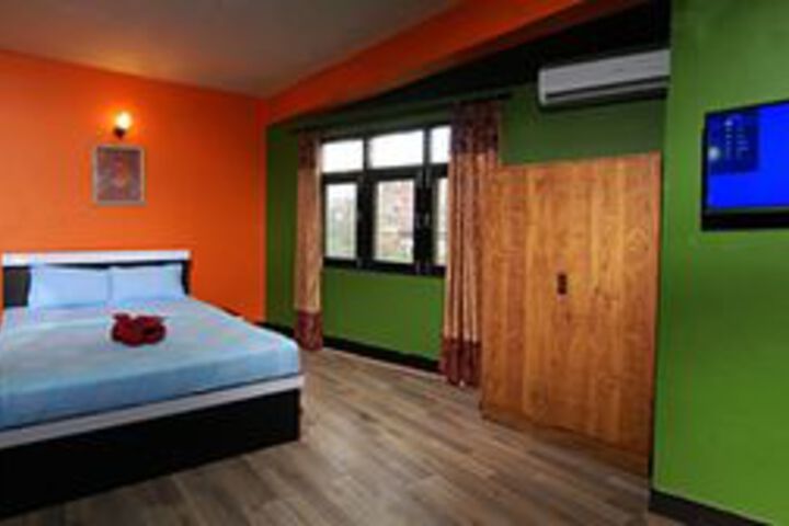 Room 5 of 28